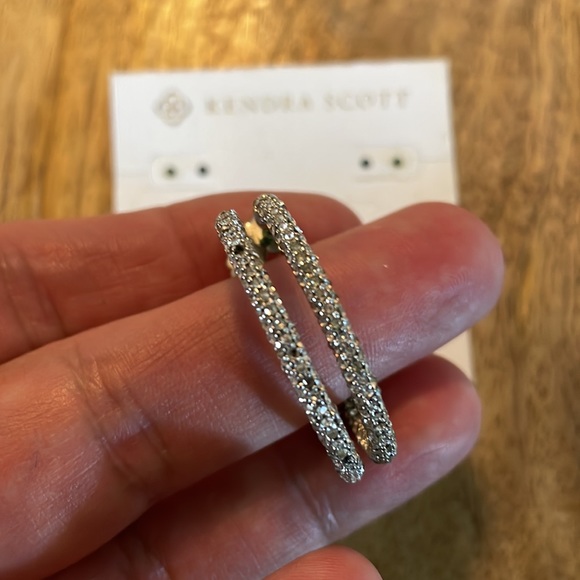 KENDRA SCOTT Silver Rhinestone Hoops Push-Back 1” Round Timeless Classic $80 NEW - Picture 14 of 16